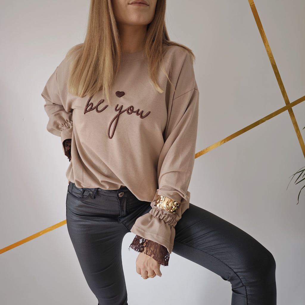 Bluza Taupe „Be You” z koronkowymi mankietami