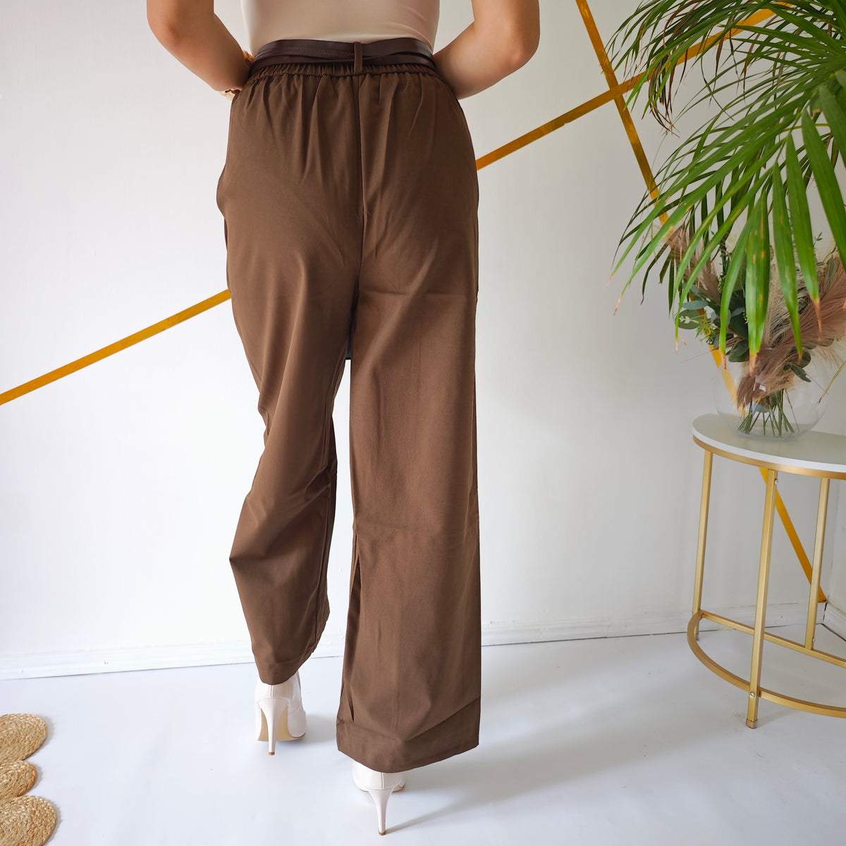 Czekoladowe spodnie wide leg