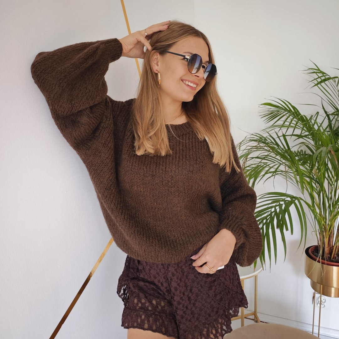 Sweter czekoladowy gruby splot szerokie rękawy UNI