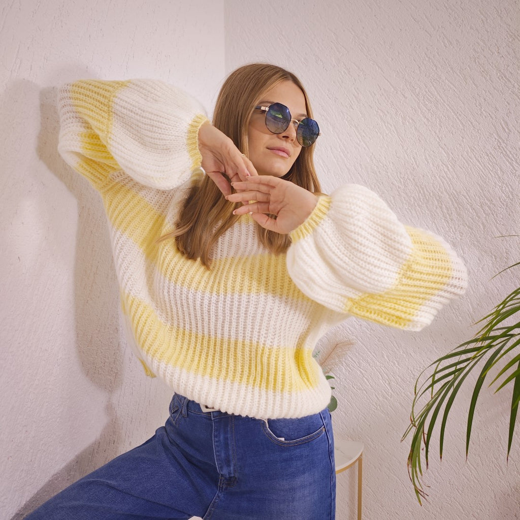 Sweter w pastelowe pasy masełkowy z moherem i wełną