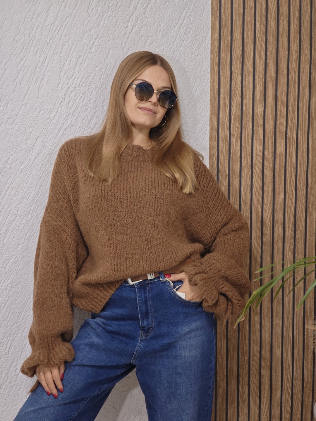 Sweter damski karmelowy oversize z wełną i moherem –gruby splot, bufiaste rękawy