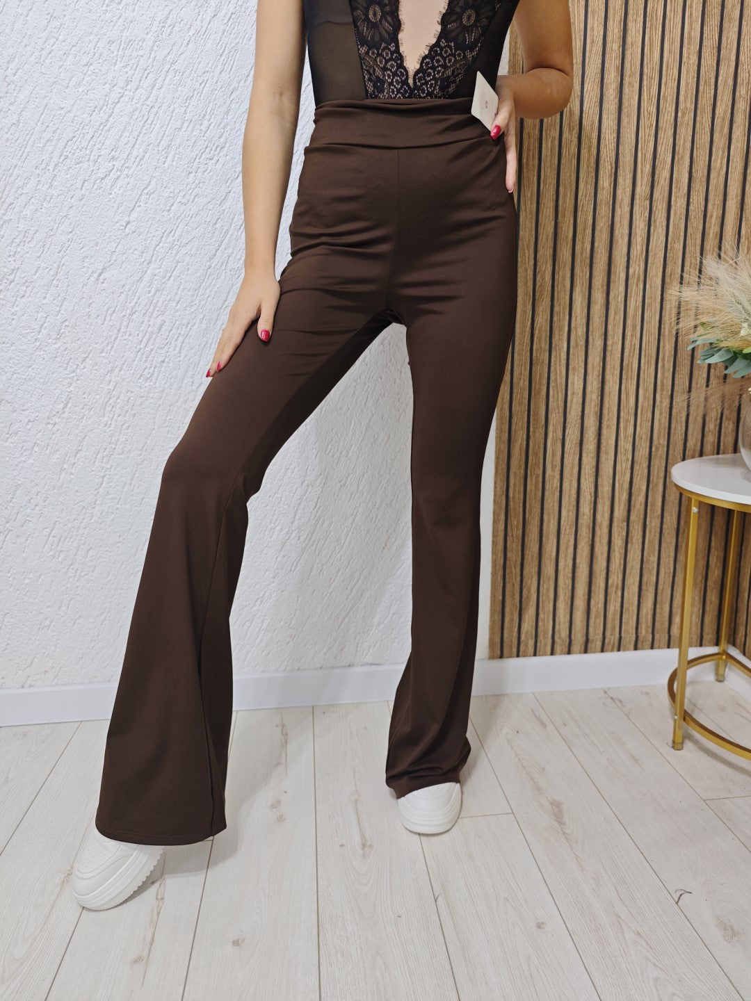 Legginsy damskie czekoladowe modelujące pośladki PUSH UP z marszczeniem, wysoki stan, dzwony